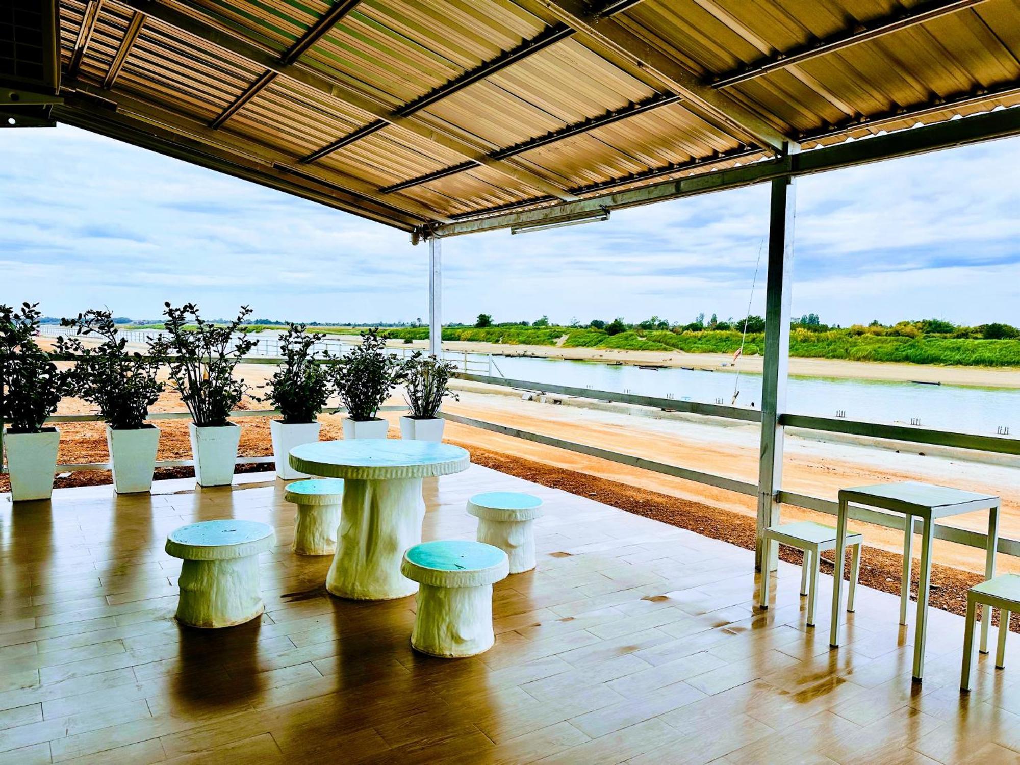 นกฮูกเฮ้าส์ บ้านพักริมโขง Nong Khai Extérieur photo